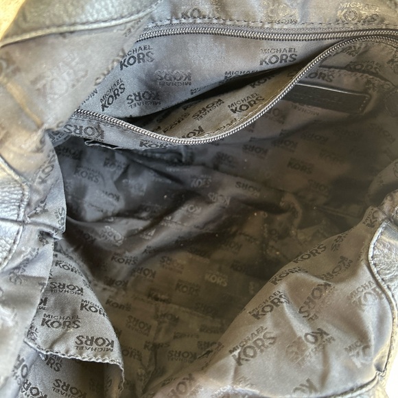 Michael Kors Leather Shoulder Bag ~ The Perfect Everyday Bag! 👜 - Picture 4 of 4